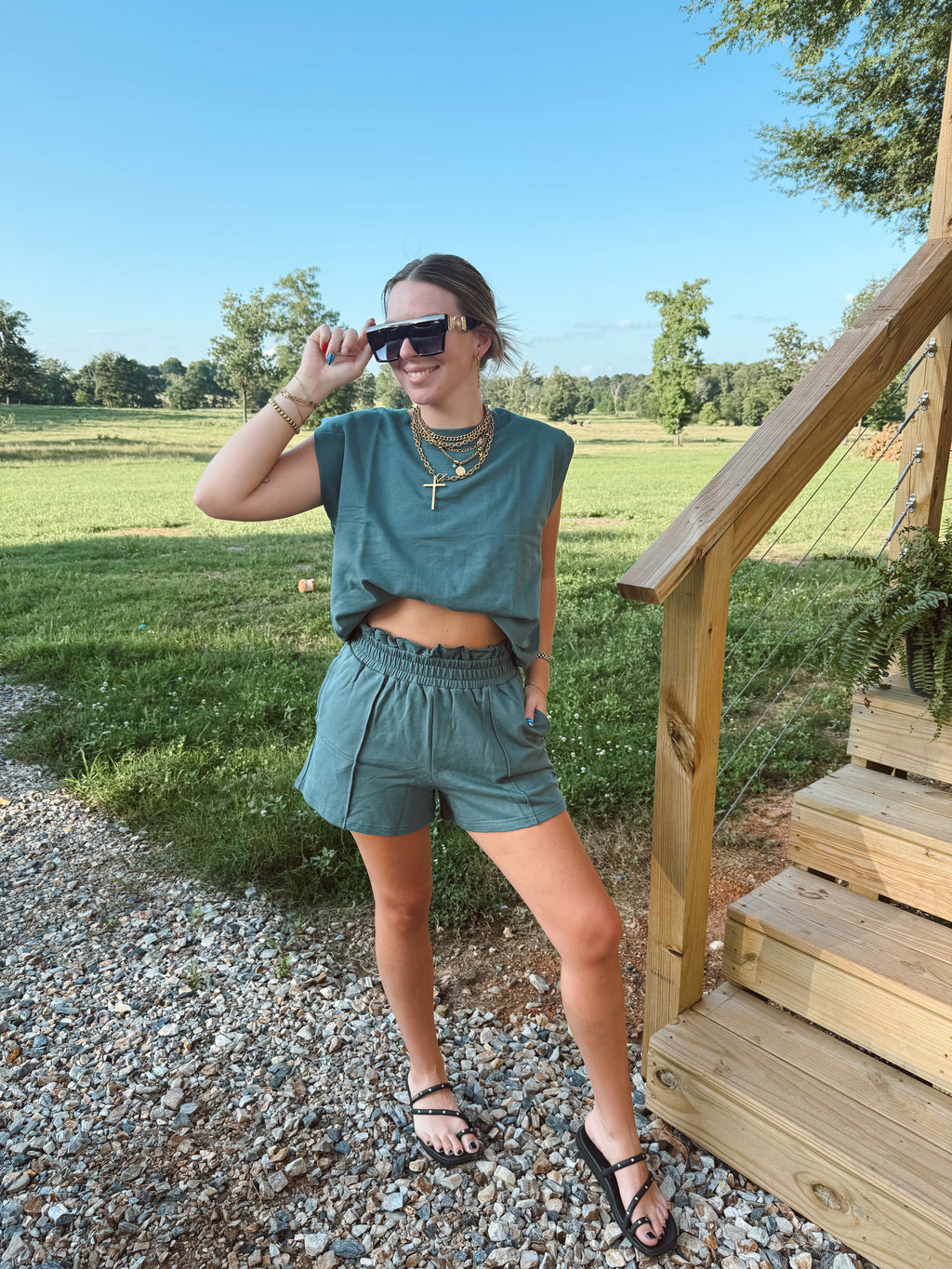 The throw on + go set