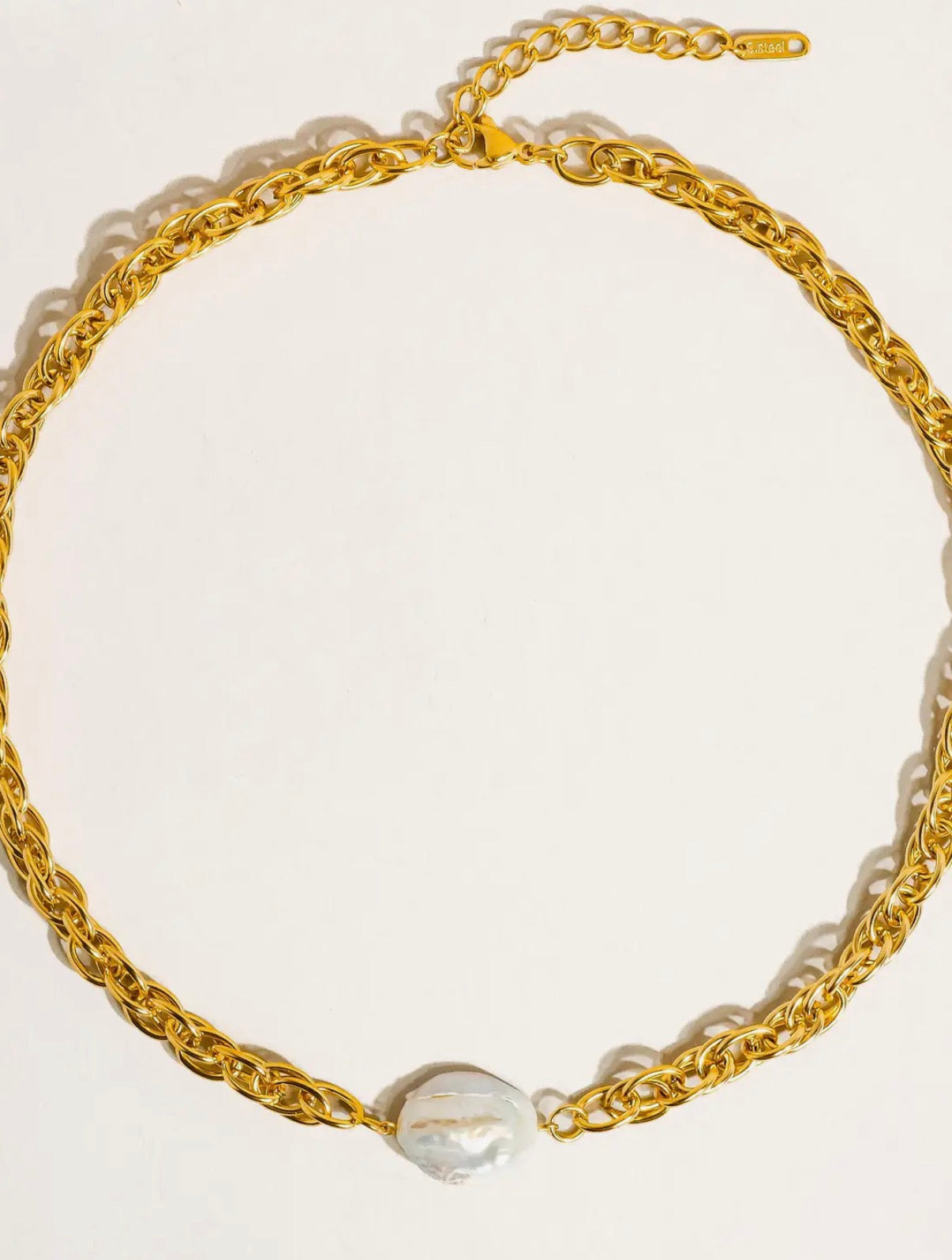 Loan pearl chain necklace