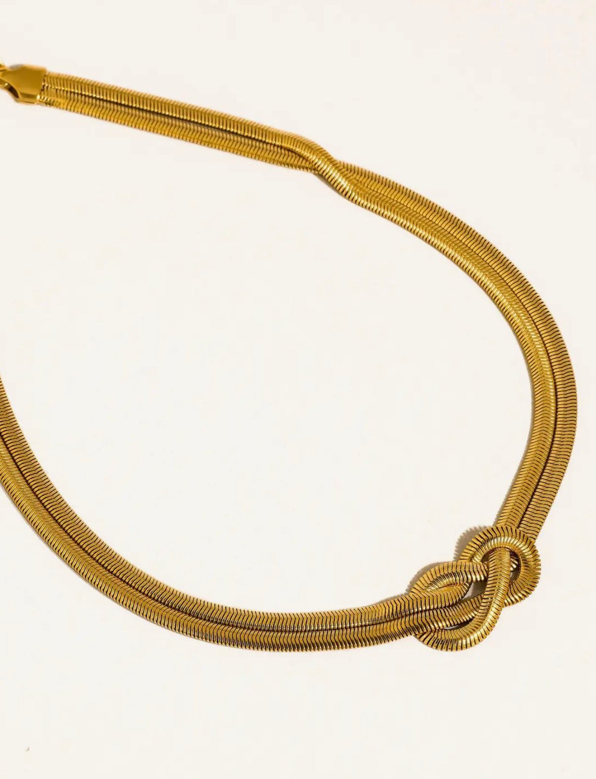 Evereign knot necklace